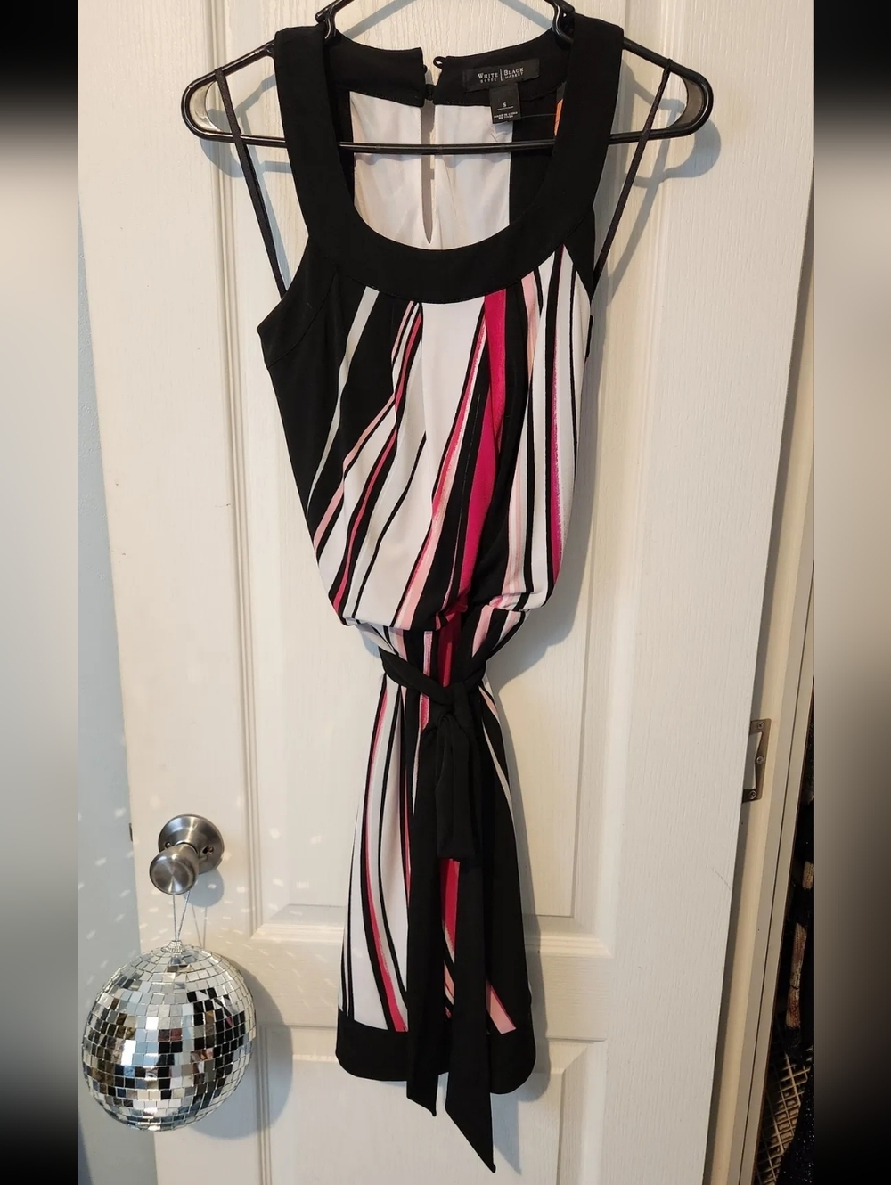 ☆SALE PRELOVED White House Black Market Black Size SMALL White & Pink Midi Dress